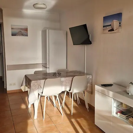 Cap Esterel : 2 Pièces, Vue Mer, Accès Piscines - Fr-1-504-663 *